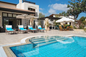 Гостиница 3 bedroom Villa Anassa with private pool and gardens, Aphrodite Hills Resort  Куклия